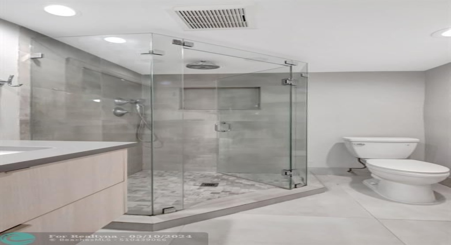 Fully remodeled, modern bathroom!