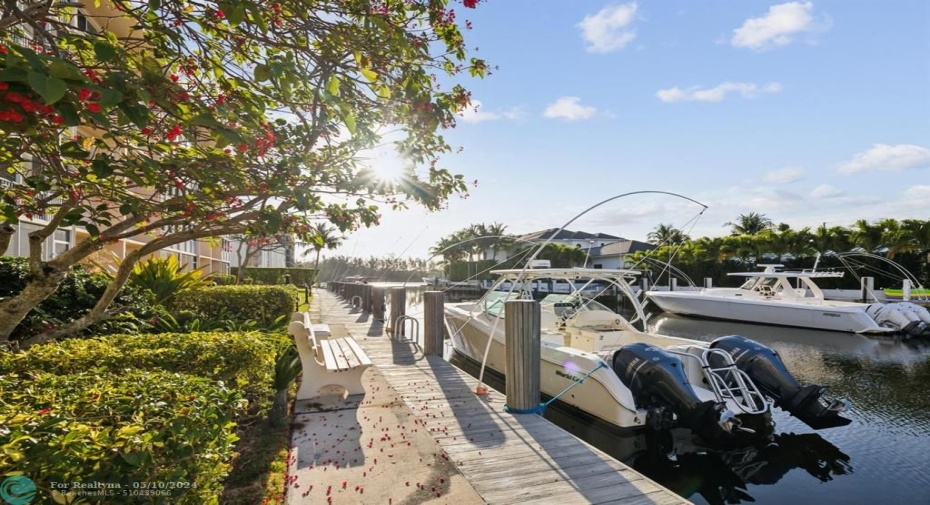 YOUR very own dock space on ICW, extremely close to the beach! No fixed bridges.