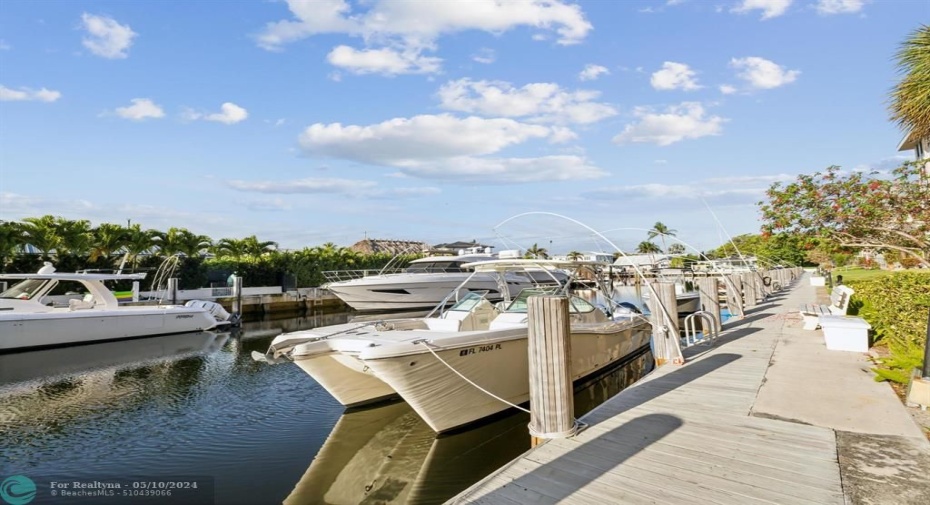 YOUR very own dock space on ICW, extremely close to the beach! No fixed bridges.