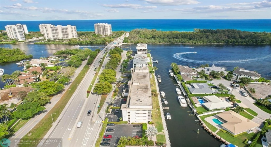 Incredible location on ICW, extremely close to the beach!