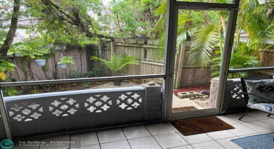 1/1 Private Patio