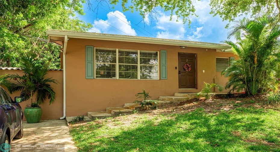 Entrance to 1 bed/1 bath unit