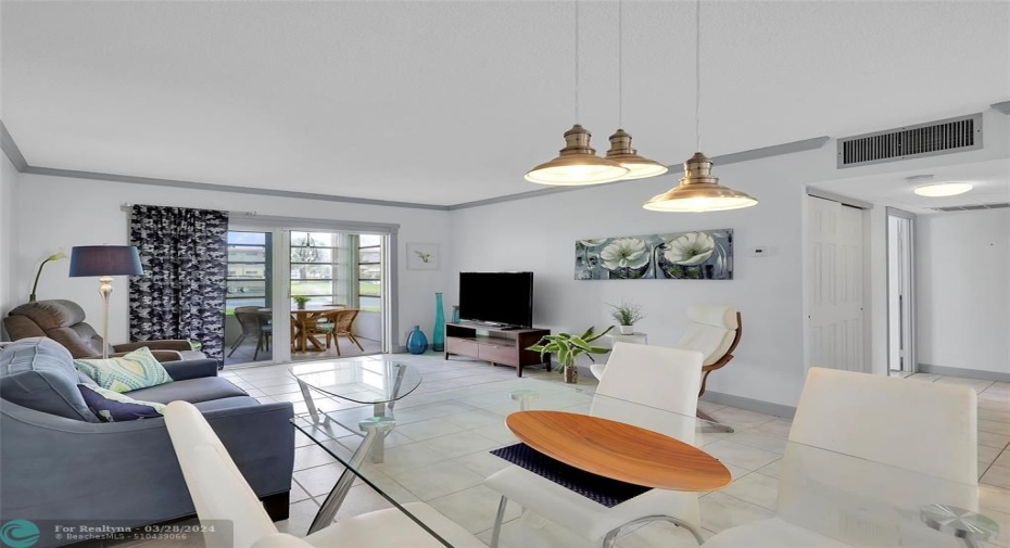 and dining area, perfect to gather family and friends