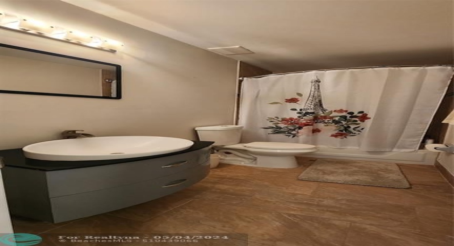 Guest bathroom upstairs