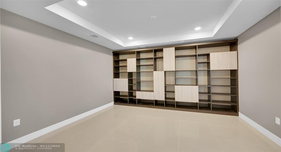 Office / 4th Bedroom