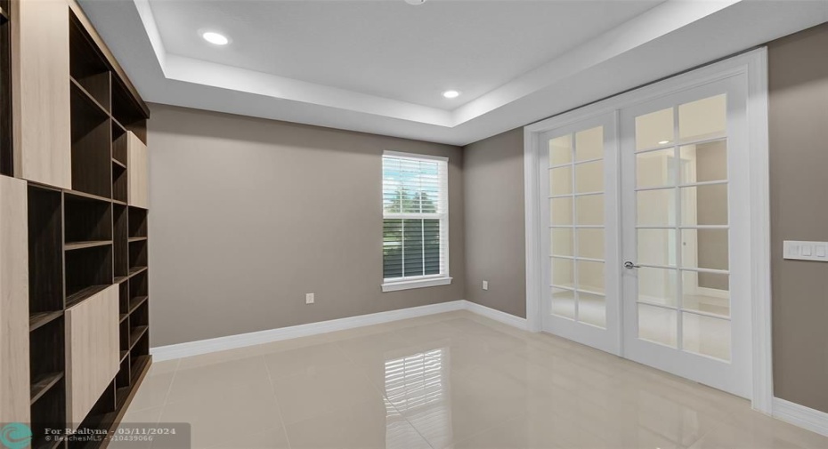 Office / 4th bedroom