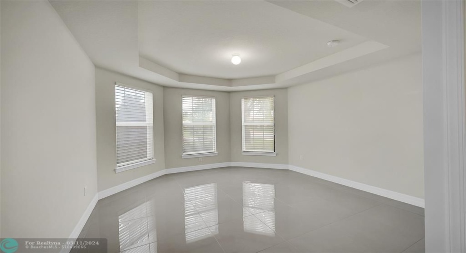 2nd bedroom w/ ensuite