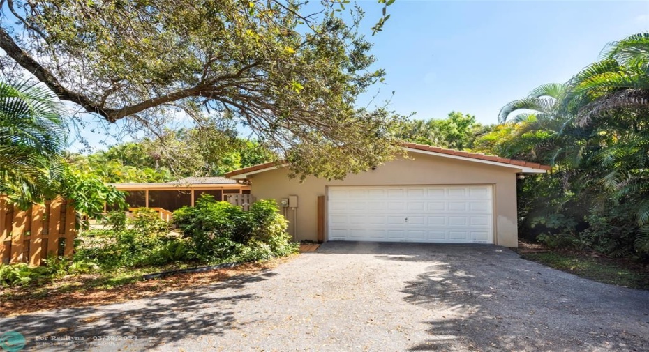 Entry to garage thru Private gated back entrance off 21 Ct .