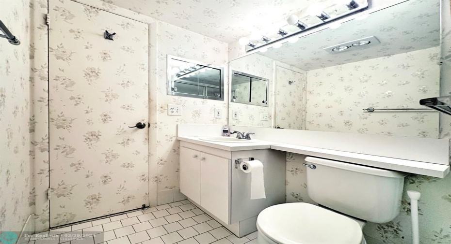 Clean Primary Bath