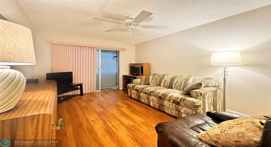 Second Bedroom Sized for Bedroom or Office/Den Space