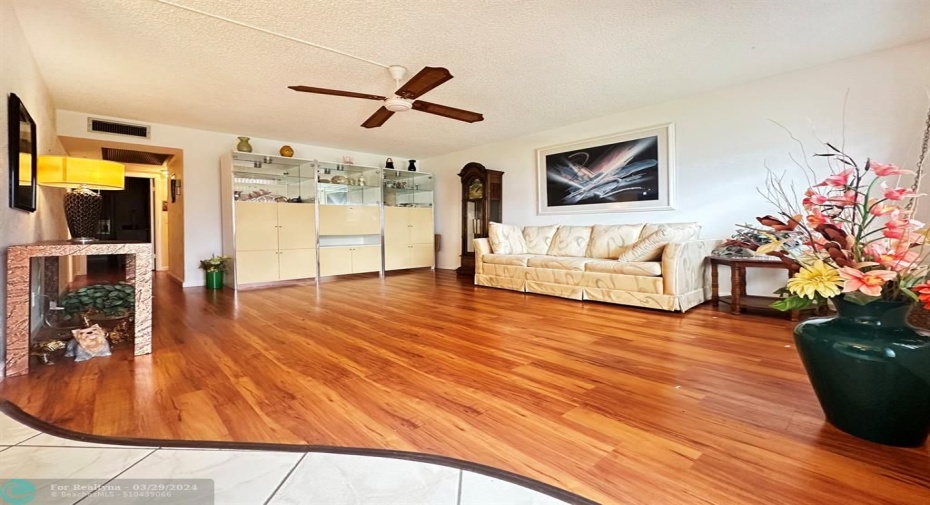 Laminated Flooring thru Living Room & Bedrooms.
