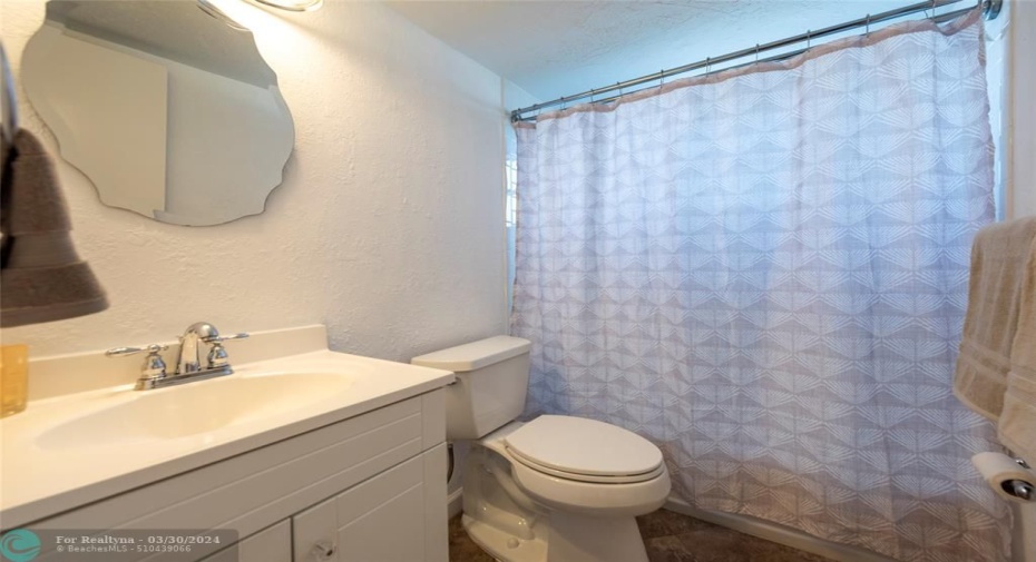 Guest Bathroom with Tub/Shower combo