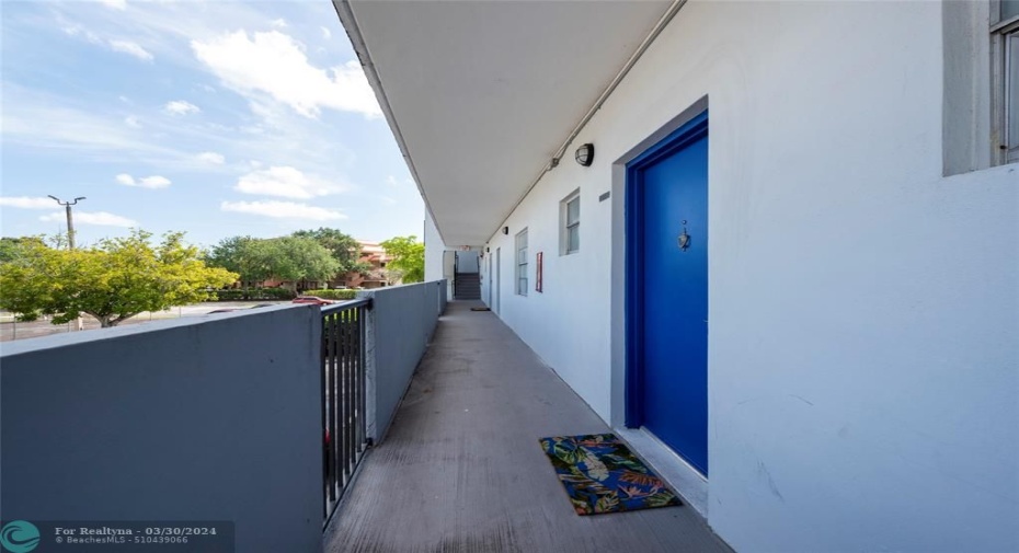 Cat walk entryway, parking at bottom of stairway