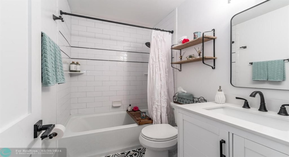 2nd bath 2nd floor