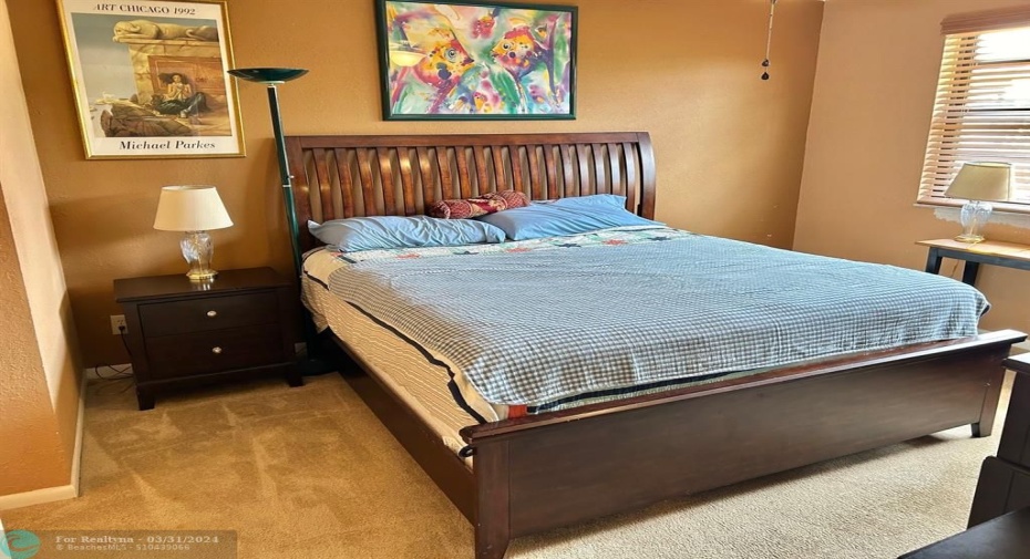 Nice size primary bedroom.