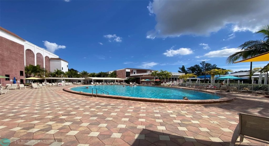 Club pool