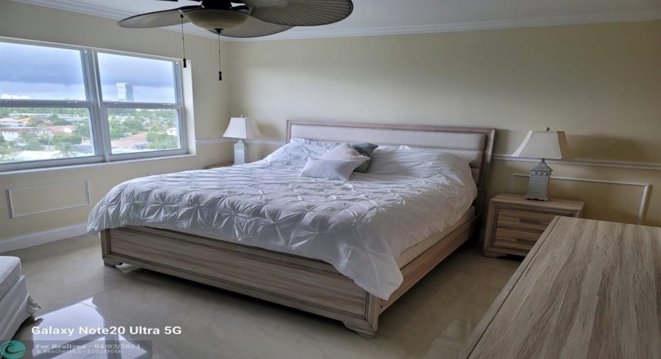 King size bed