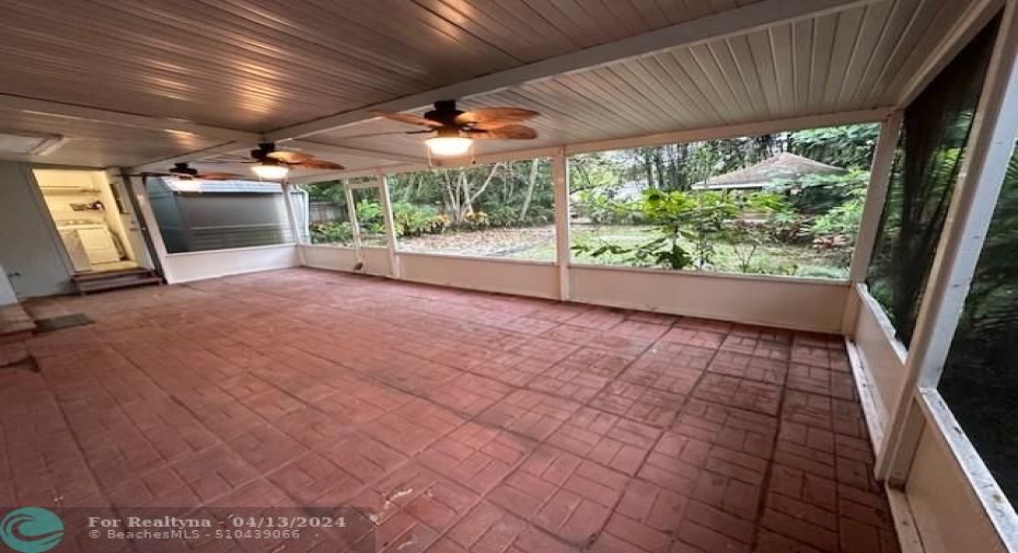 REAR COVERED SCRN PORCH