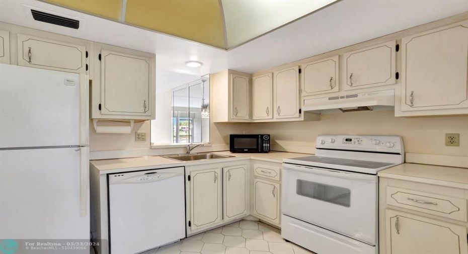 ORIGINAL KITCHEN READY FOR YOUR UPGRADES