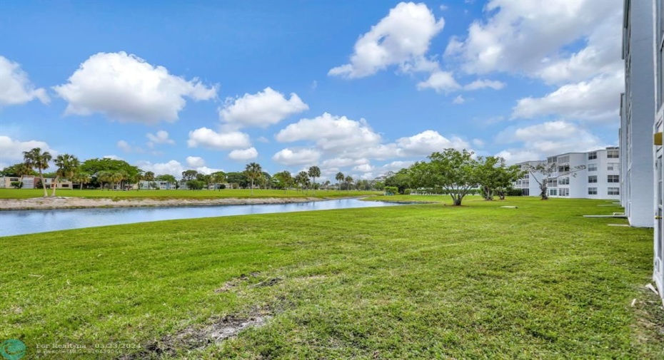 GOLF AND WATER VIEW