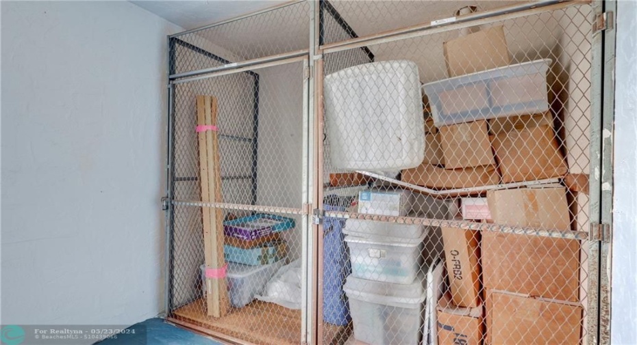 BIG STORAGE LOCKER
