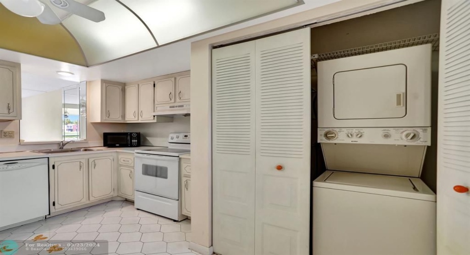 WASHER DRYER ALLOWED