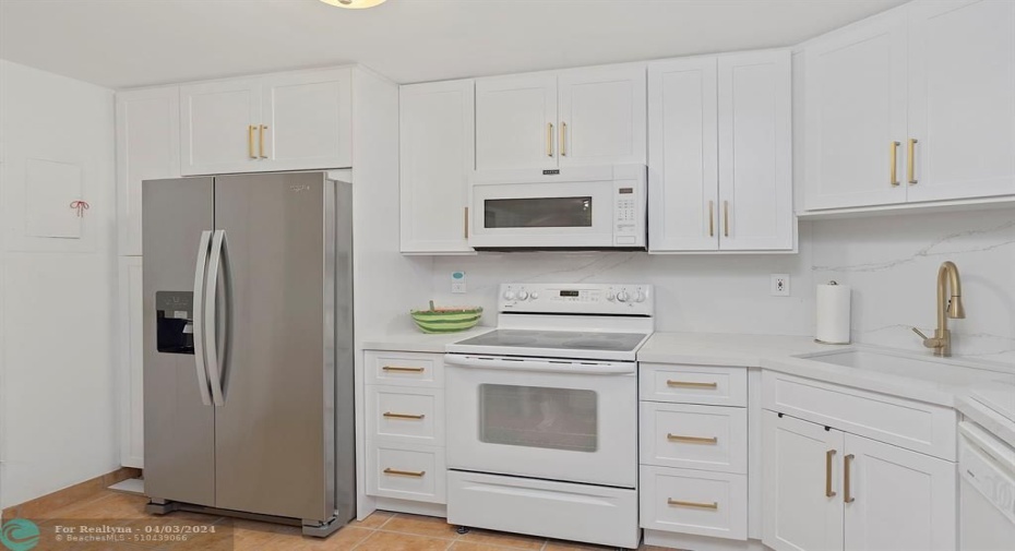 Custom Cabinetry with Quartz Counter and Backsplash