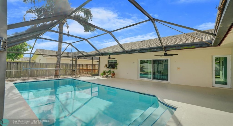LARGE SCREENED IN POOL