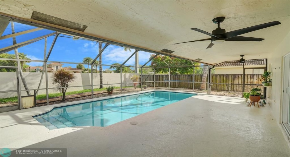 LARGE COVERED PATIO FOR ENTERTAINING