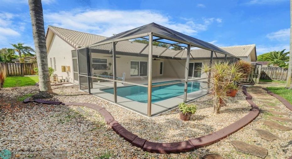 FENCED IN YARD WITH COMPLETE PRIVACY