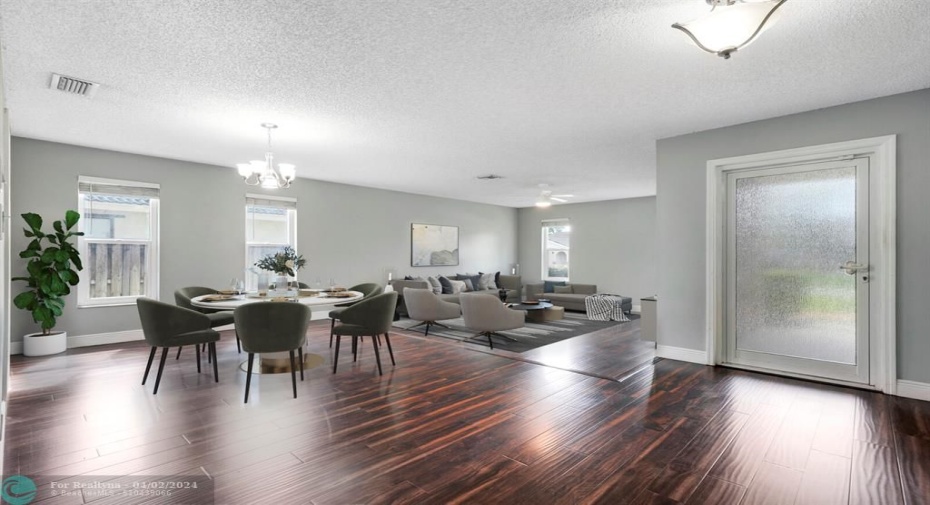 LARGE LIVING / DINING ROOM