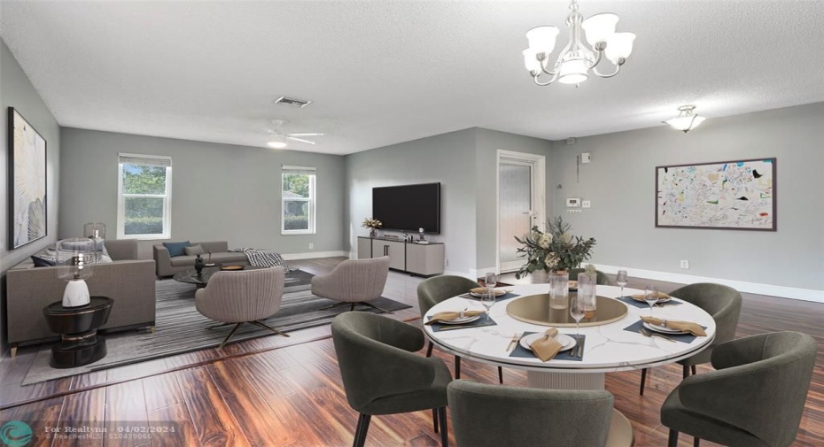LARGE LIVING / DINING ROOM