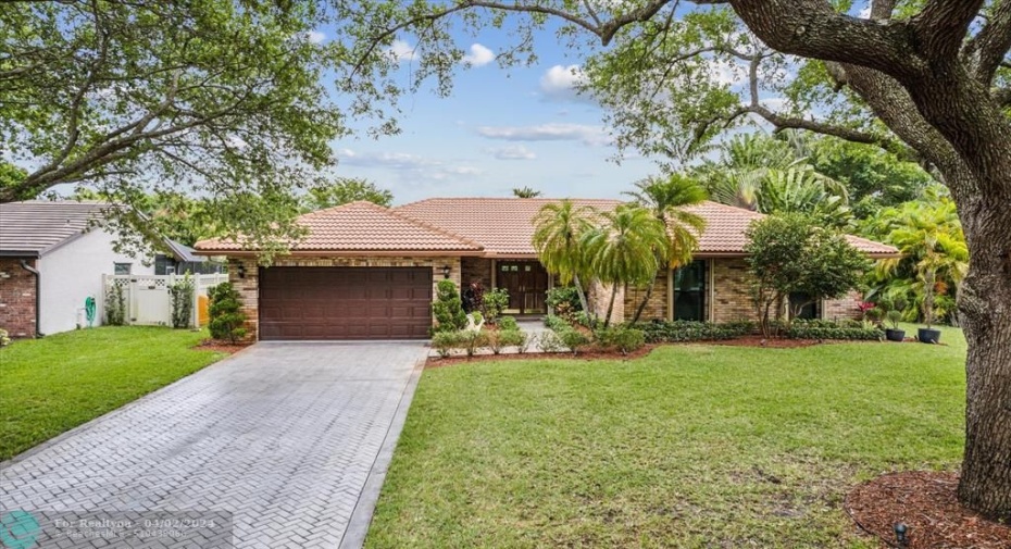 Front Yard with 2 car garage with A/C
