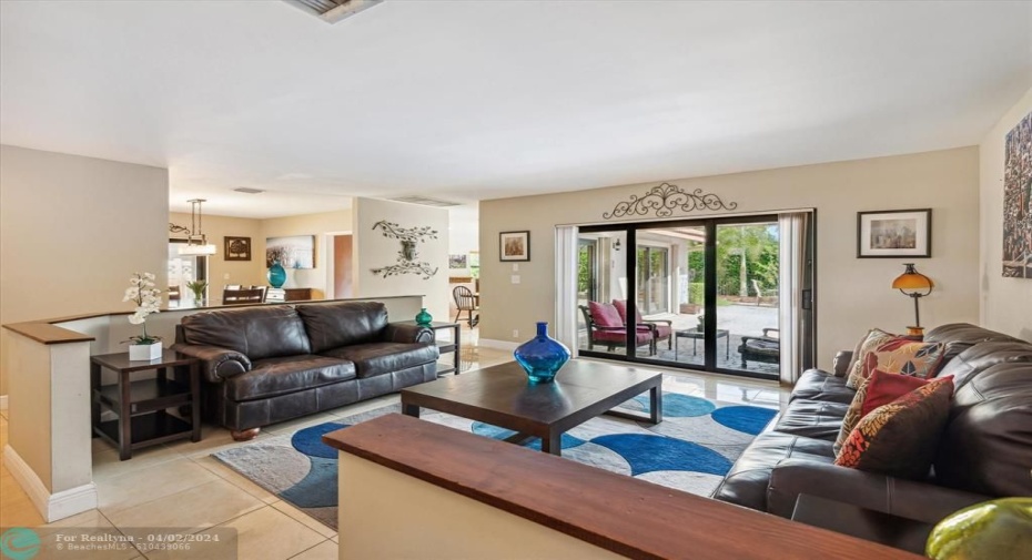 Sitting room w/ pool view