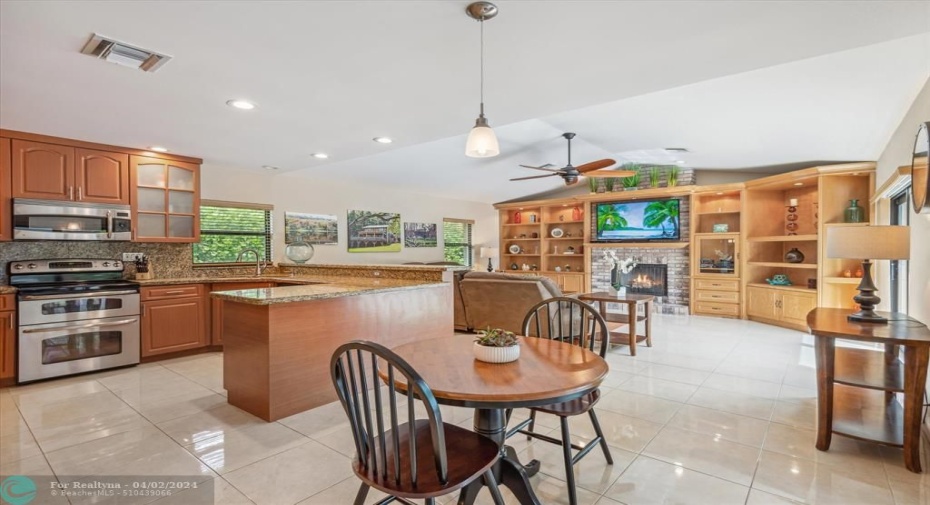 kitchen/livingroom with pool view