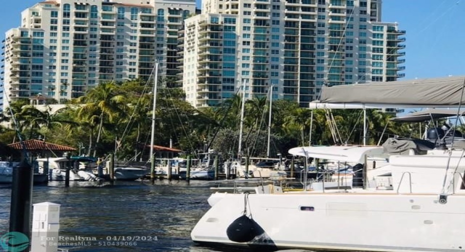 Public Access to Boat Ramp Just 4 Doors Down
