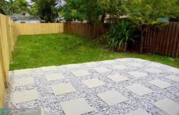 Gisnt PRIVATE Fenced Yard! Room for a POOL!