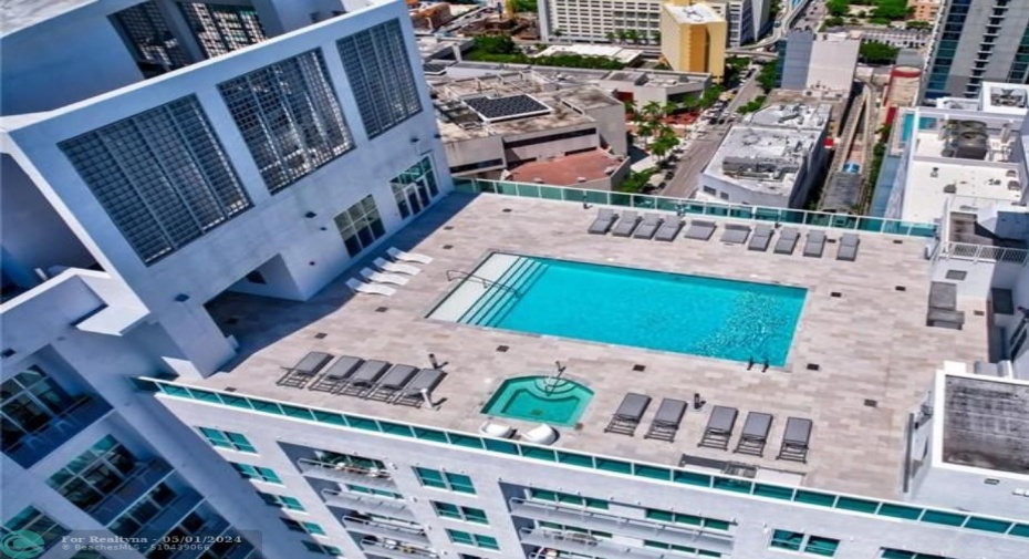 Rooftop Pool & Jacuzzi Stunning Views
