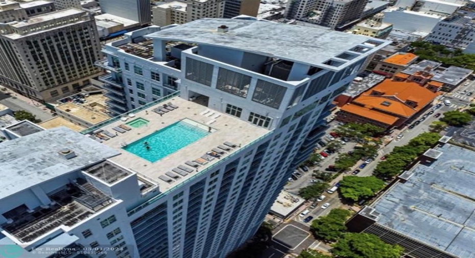 Rooftop Pool & Jacuzzi Stunning Views