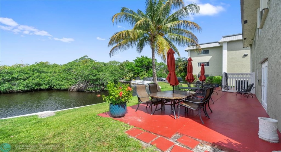 BBQ & dining area on the river