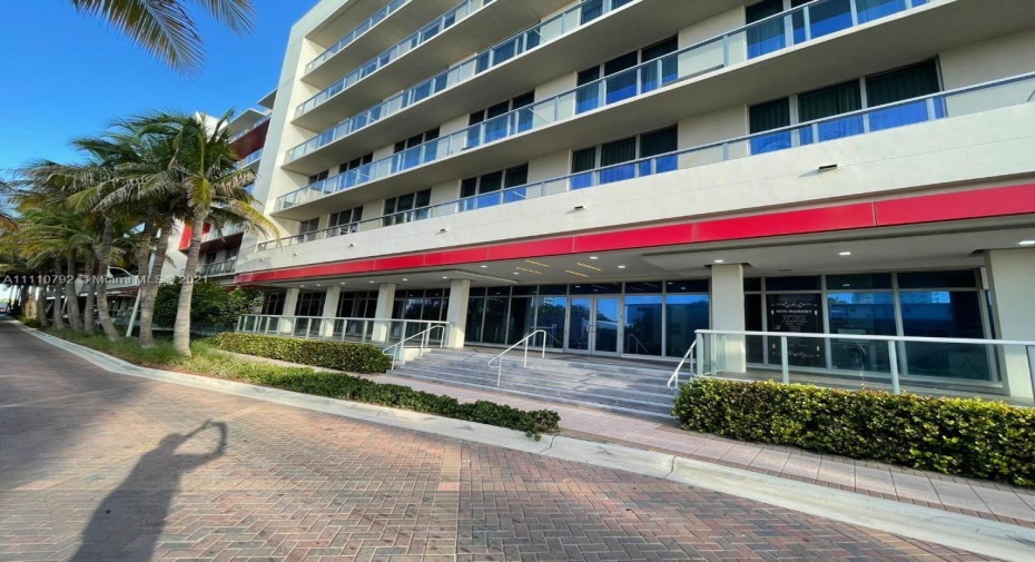 BRAND NEW COMMERCIAL SPACE AT COSTA HOLLYWOOD HOTEL