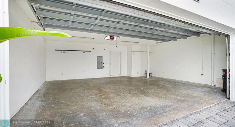 Oversized 2 car garage