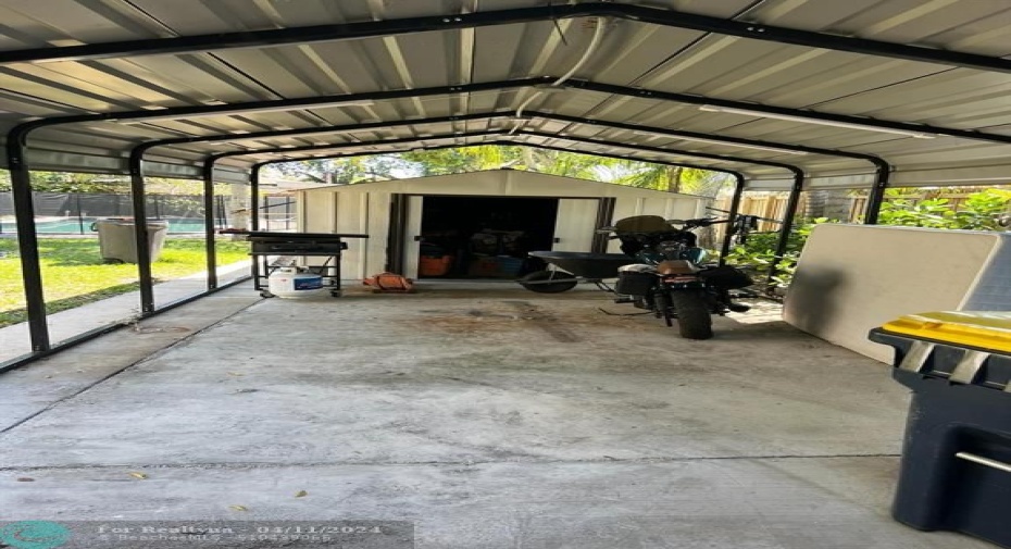 Carport / shed