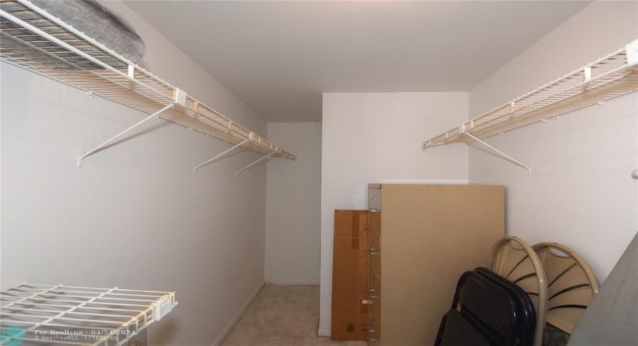 Master Walk-in