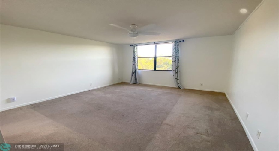 Large Master bedroom with en-suite bathroom
