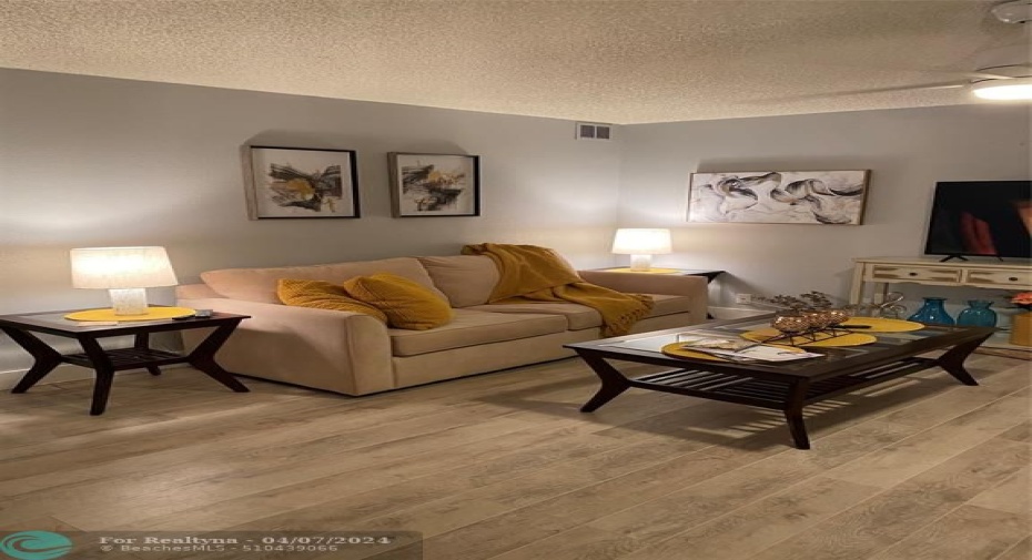 Living Room w/Sofa Bed