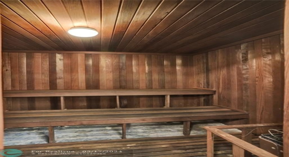 Clubhouse mens sauna