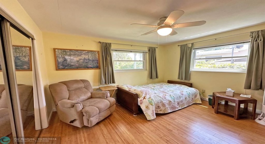 Second bedroom.