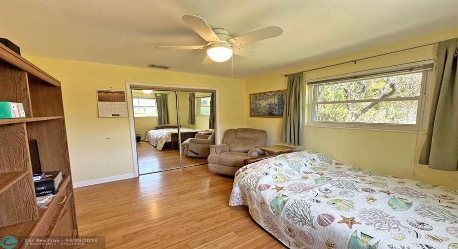 Second bedroom.