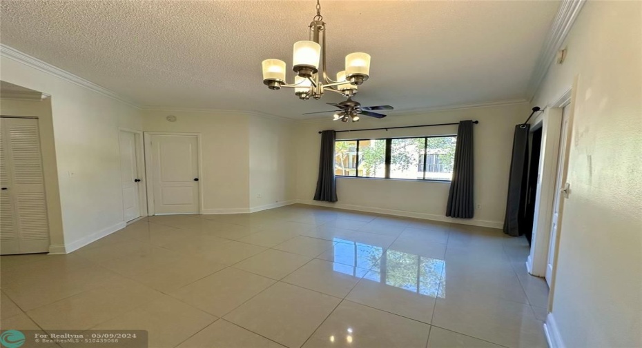 features upgraded lighting